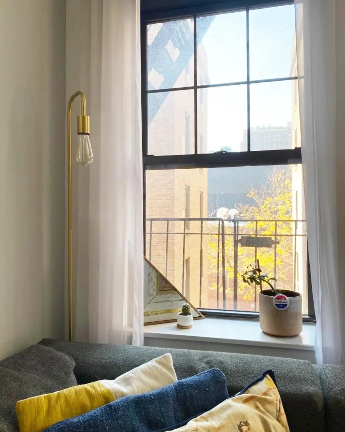 Minimalist Elegant Floor Lamp for Living Room and Office